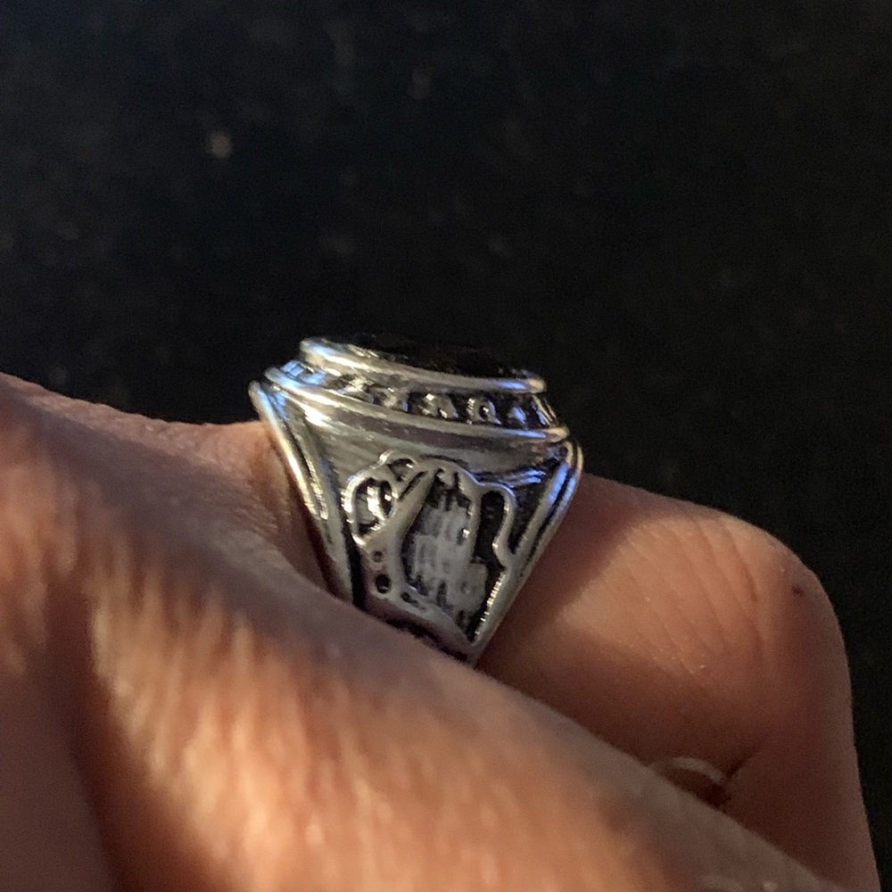 Ring - Picture 2 of 8